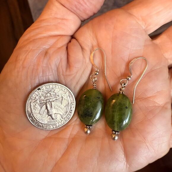 New Jade Bangle Bracelet & Coordinating Dangling Green Earrings. - Picture 7 of 7